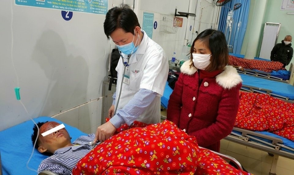 tu che phao no thieu nien 14 tuoi o tuyen quang bi bong nang phai nhap vien hinh 1