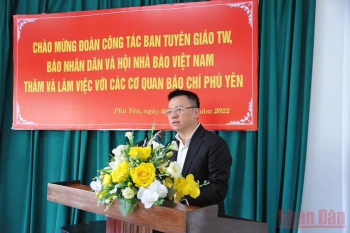 chu tich hoi nha bao viet nam gap mat cac co quan thong tan bao chi va hoi nha bao tinh phu yen hinh 1