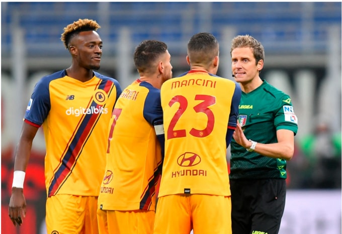roma linh 2 the do trong tran thua milan hinh 1