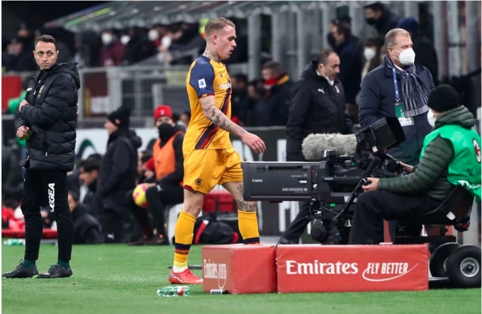 roma linh 2 the do trong tran thua milan hinh 9