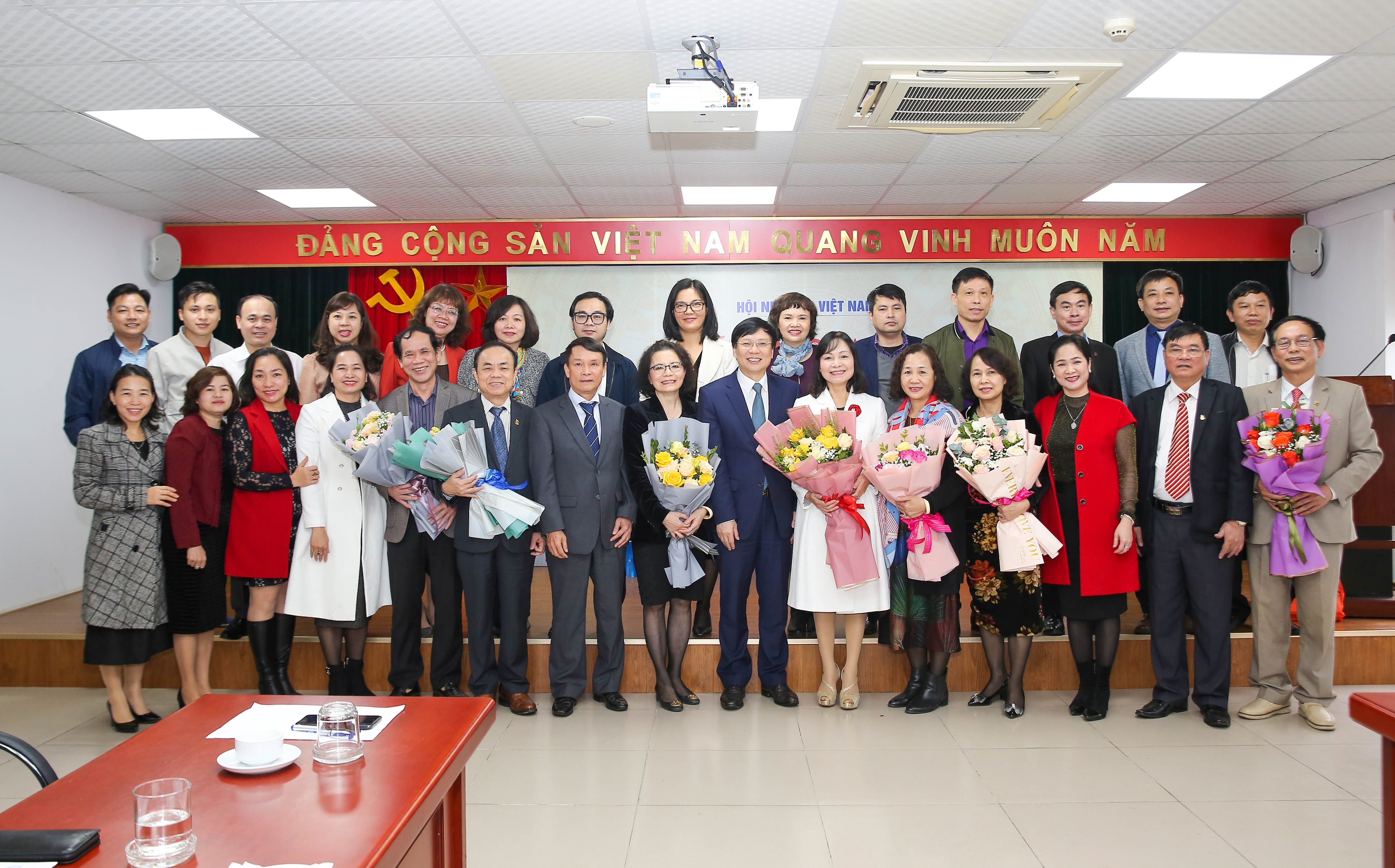 gap mat chia tay cac dong chi truong pho ban don vi tai co quan trung uong hoi nha bao viet nam hinh 1