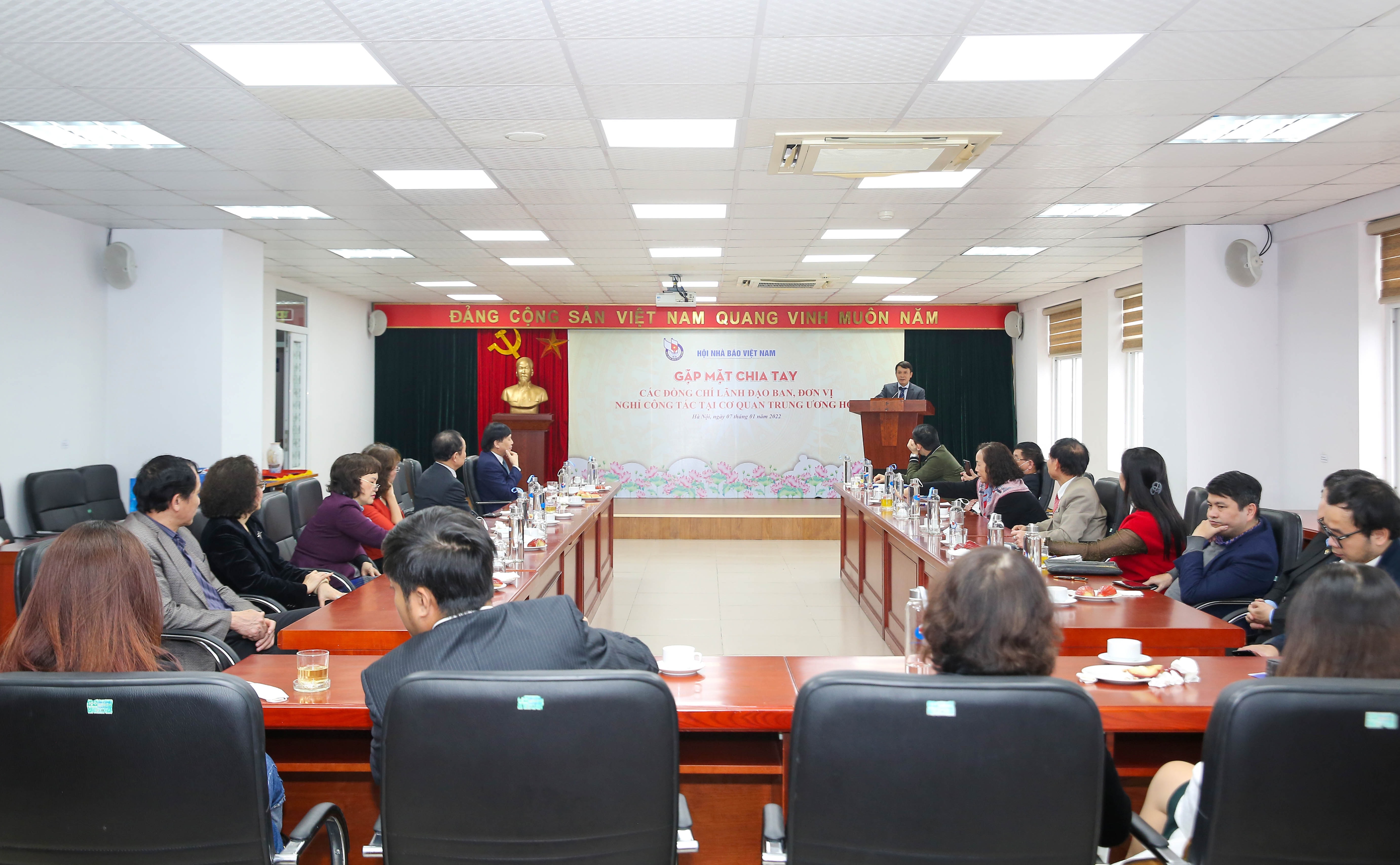 gap mat chia tay cac dong chi truong pho ban don vi tai co quan trung uong hoi nha bao viet nam hinh 4