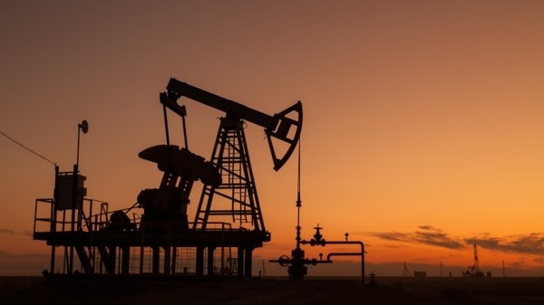 gia xang dau hom nay 7 1 tang manh khi nang luc cung cap tu opec bi han che hinh 1