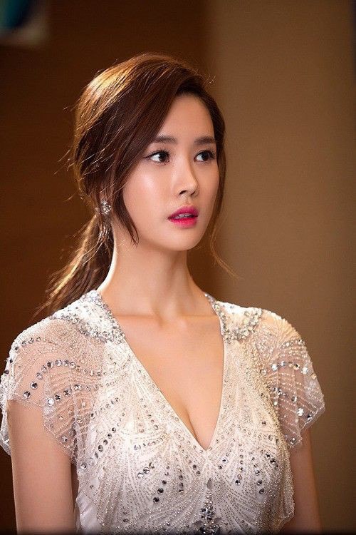 het thoi my nhan lee da hae livestream ban my pham gia re hinh 4