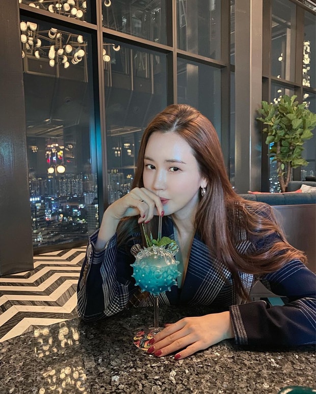 het thoi my nhan lee da hae livestream ban my pham gia re hinh 6