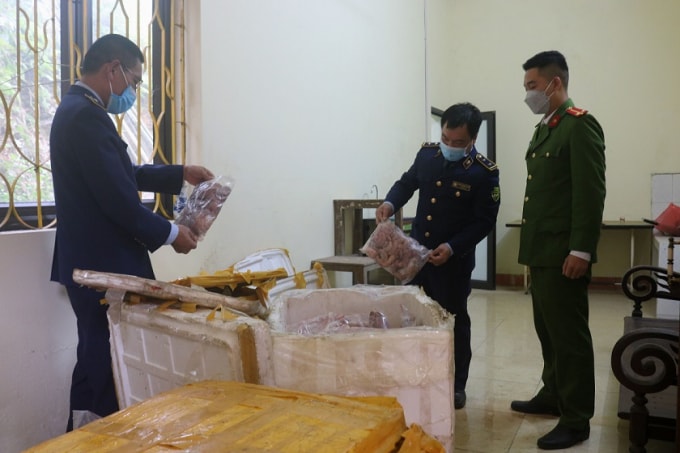 lao cai lien tiep bat giu cac lo thit dong lanh va noi tang khong ro xuat xu hinh 1