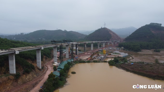hinh anh cao toc cam lo la son hoi ha thi cong nhung ngay dau nam 2022 hinh 8