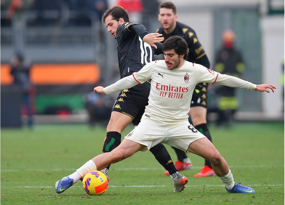ac milan de bep venezia o vong 21 serie a hinh 8