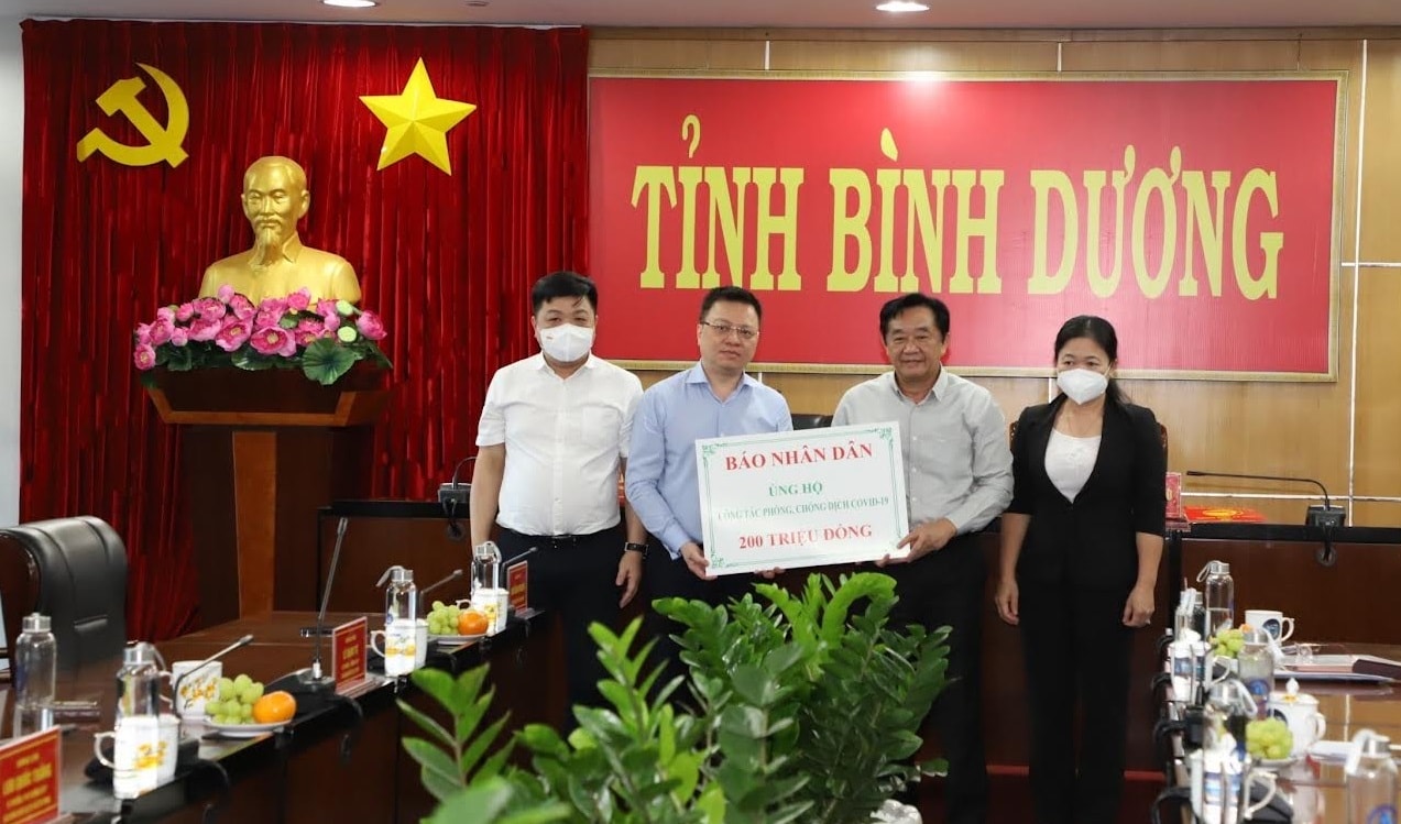 bao nhan dan ung ho tinh binh duong 200 trieu dong phuc vu phong chong dich benh covid 19 hinh 1