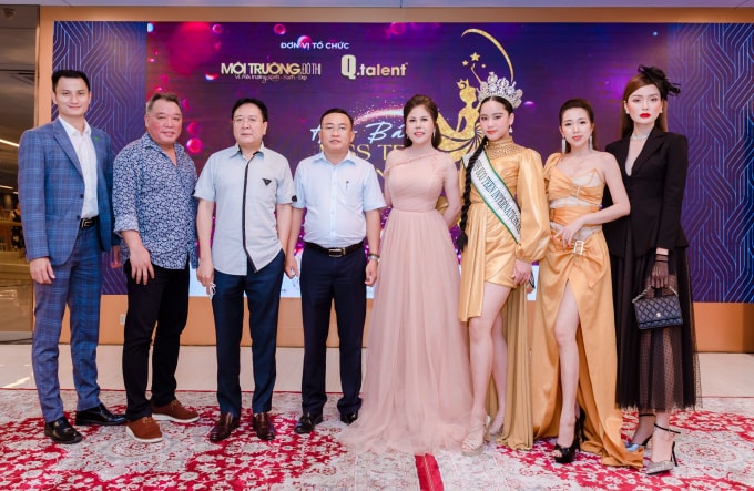 dan giam khao dinh dam hoi ngo tai hop bao miss teen international viet nam 2021 hinh 2