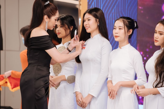 dan giam khao dinh dam hoi ngo tai hop bao miss teen international viet nam 2021 hinh 5