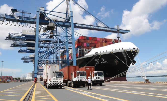 nganh cang bien logistics gap kho doanh nghiep van tang truong khung hinh 2