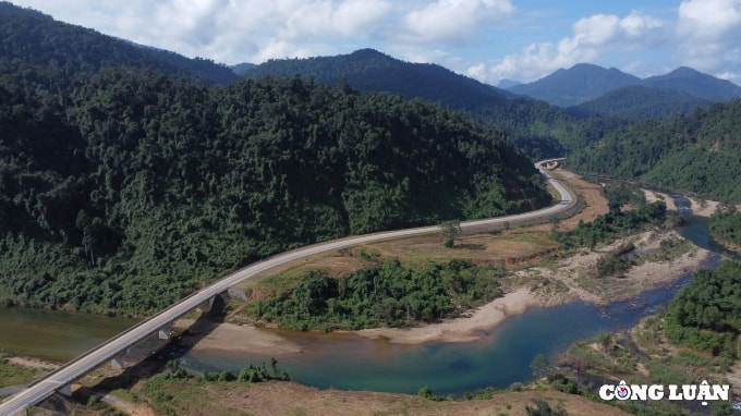 ngam nhin cao toc la son  hoa lien dep nhu tranh ve hinh 16