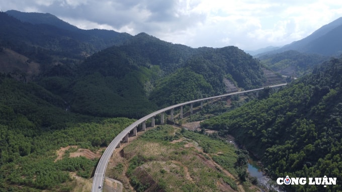 ngam nhin cao toc la son  hoa lien dep nhu tranh ve hinh 10