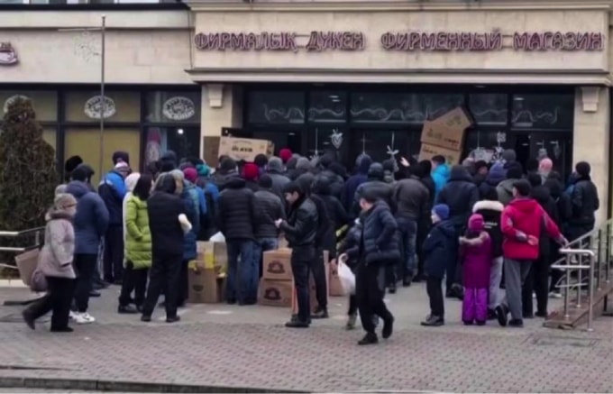 dan kazakhstan xep hang dai cho mua xang banh my hau bao loan hinh 1