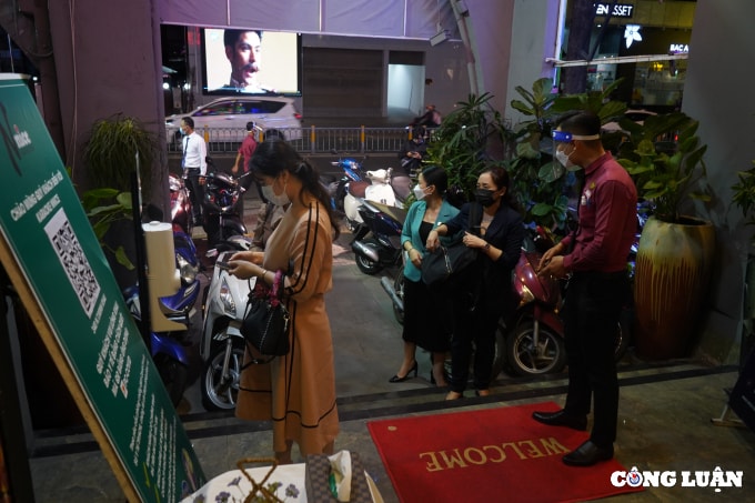 quan karaoke tai tp hcm kin phong khach phai den tu som de duoc hat hinh 9