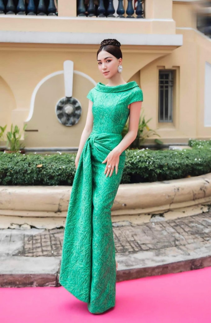 hoa minzy va nhung lan do dang ben dan chan dai cua showbiz viet hinh 1