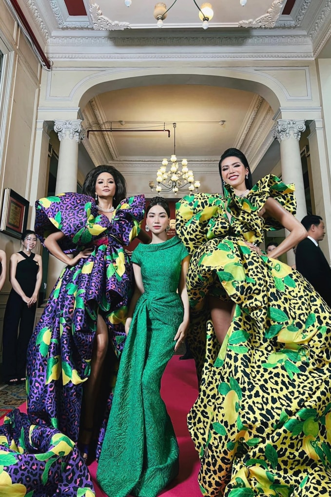 hoa minzy va nhung lan do dang ben dan chan dai cua showbiz viet hinh 3