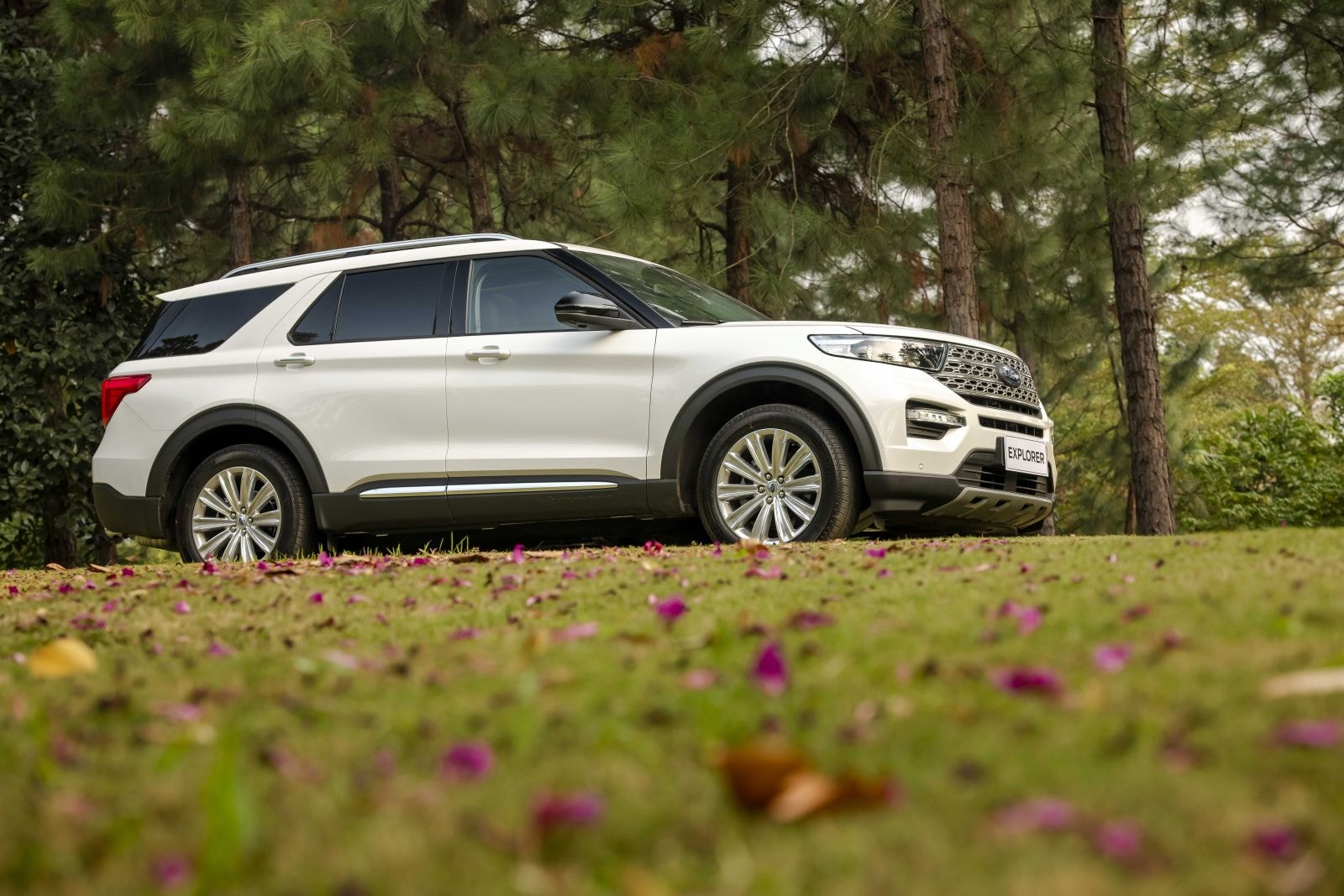ford explorer 2022 ra mat tai viet nam gia tu 2366 ty dong hinh 2