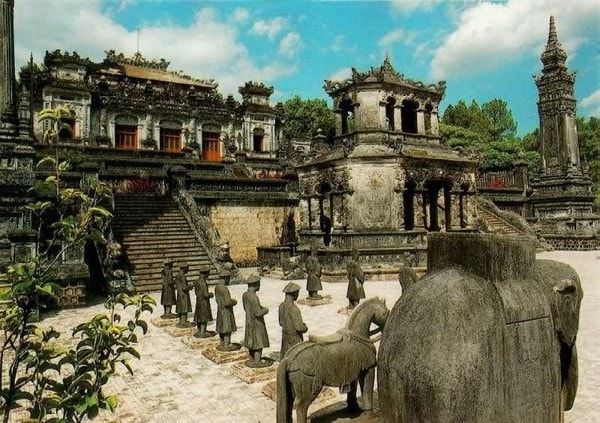 sua doi luat di san van hoa can lap di nhung khoang trong hinh 2