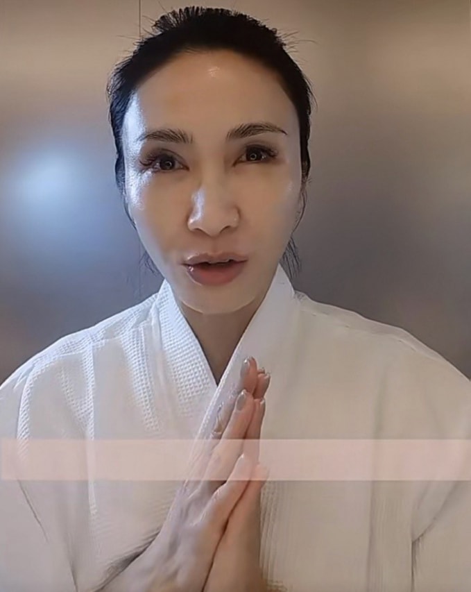 de nhat my nhan tvb le tu gay soc voi khuon mat do cung hinh 2