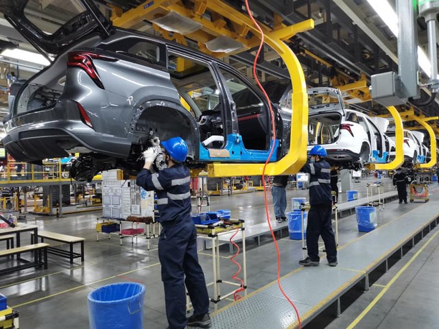 wb du bao kinh te viet nam se but toc trong nam 2022 gdp tang 55 hinh 2