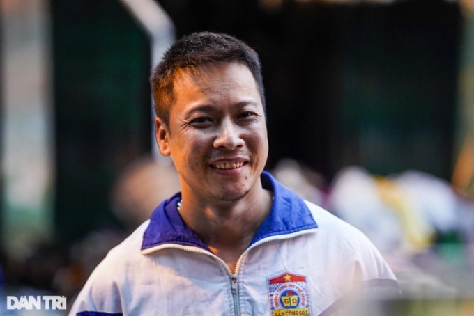 nguoi hung cuu song be gai trong ngoi nha dang boc chay hinh 1