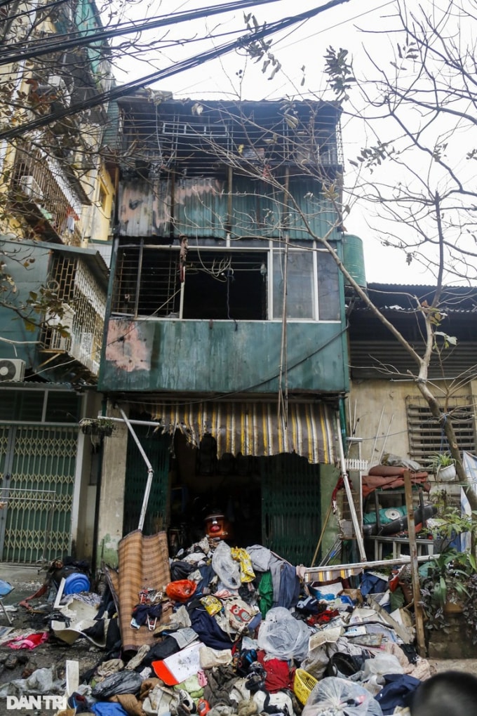 nguoi hung cuu song be gai trong ngoi nha dang boc chay hinh 3