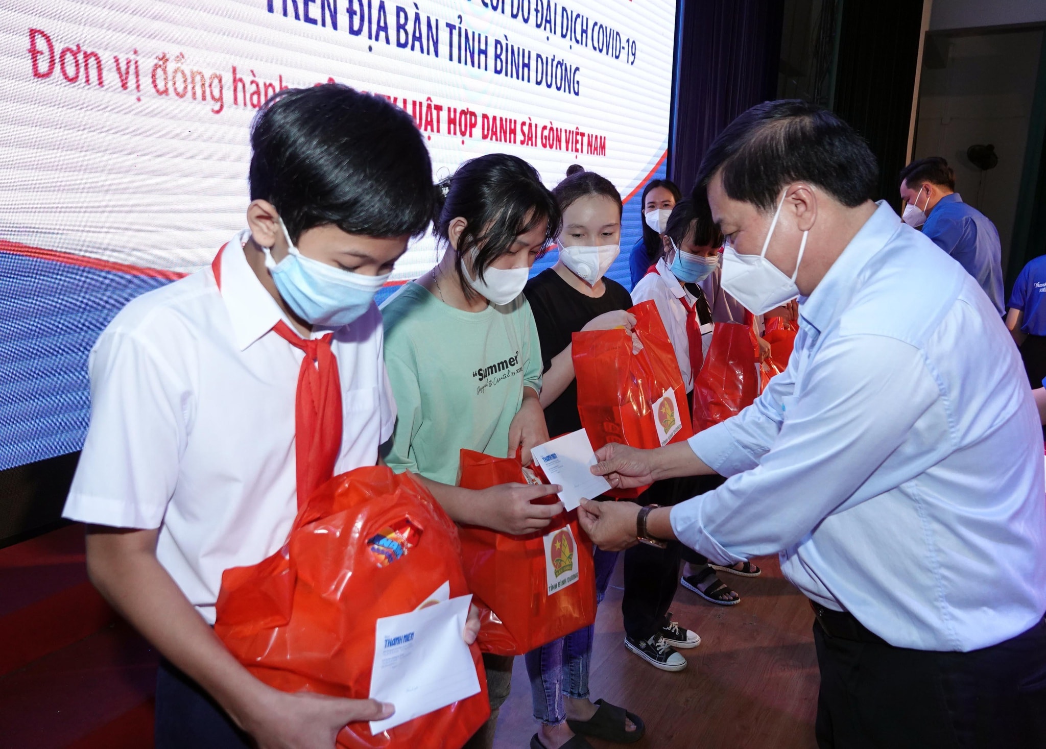 bao thanh nien to chuc xuan am ap  tet binh an cho tre em co hoan canh kho khan hinh 1