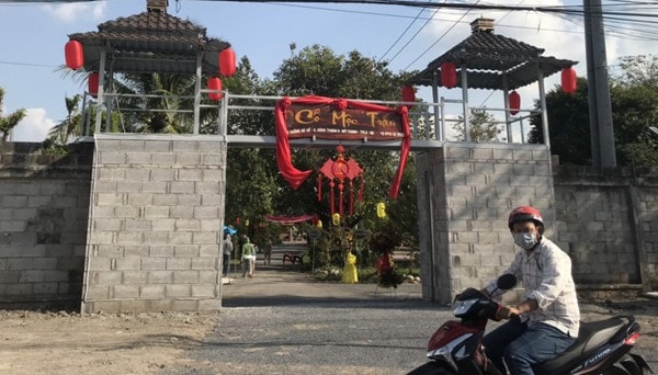 co moc tran van mo cua don khach phot lo yeu cau ngung hoat dong hinh 1