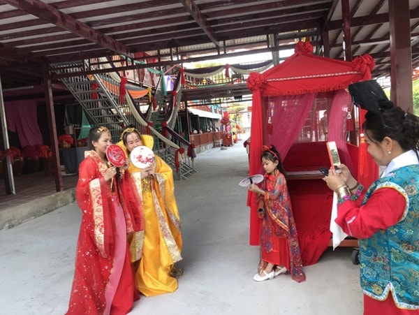 co moc tran van mo cua don khach phot lo yeu cau ngung hoat dong hinh 2