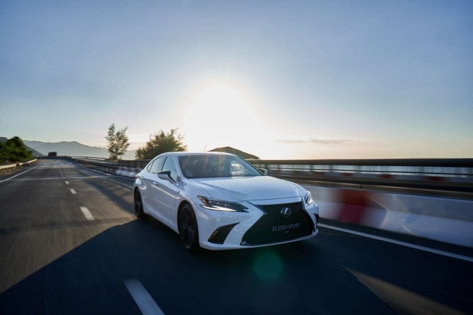 lexus viet nam gioi thieu dong xe the thao f sport lan dau tien tai viet nam hinh 1