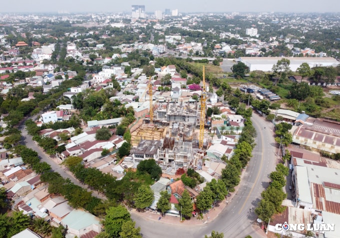 can canh du an hoanh trang nhung xay khong phep cua cuong do la o trung tam thu dau mot hinh 1