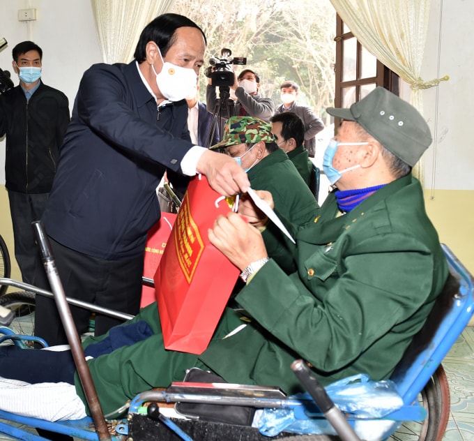 pho thu tuong le van thanh du chuong trinh tet sum vay  xuan binh an nam 2022 hinh 3