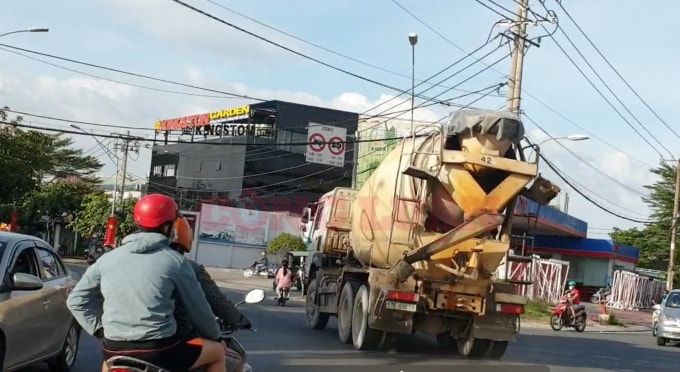 de xe bon tron be tong long hanh xem thuong phap luat chu truong cua thanh pho ai se chiu trach nhiem hinh 4