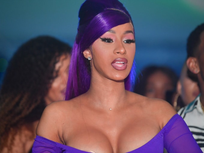 tin don ban dam tung khien cardi b tu tu hinh 1