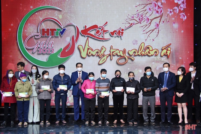 dem gala httv ket noi vong tay nhan ai o ha tinh huy dong duoc gan 15 ty dong hinh 2