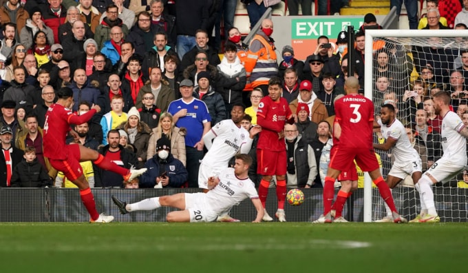 danh bai brentford liverpool chiem vi tri thu 2 cua chelsea hinh 3