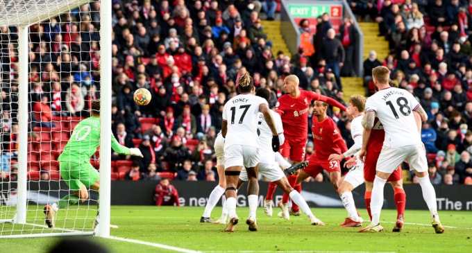 danh bai brentford liverpool chiem vi tri thu 2 cua chelsea hinh 4