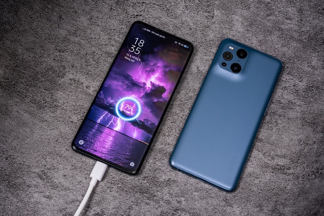 xiaomi va oppo chuan bi ra mat cong nghe sac sieu nhanh 200w chi mat 8 phut la co the sac day may hinh 2