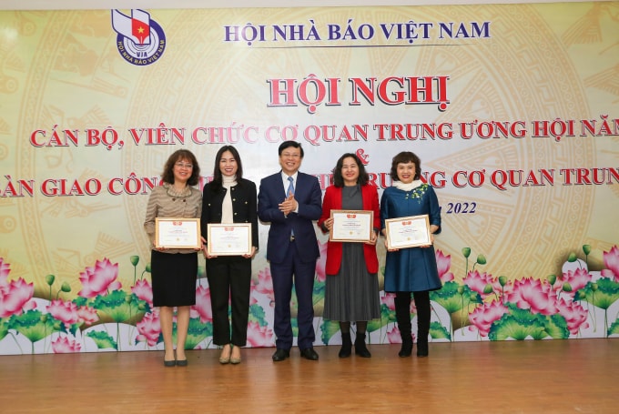 chu dong linh hoat trien khai hoan thanh tot cac nhiem vu duoc giao hinh 8