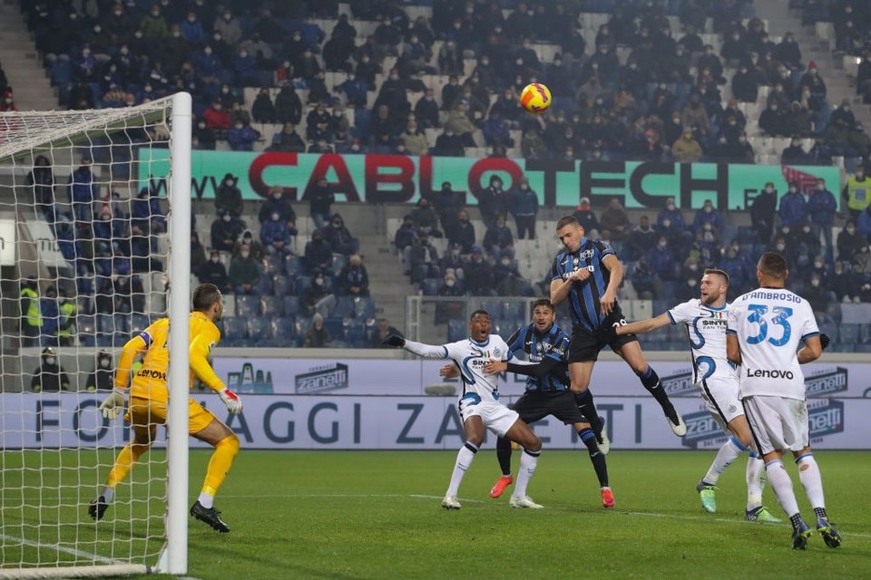 inter milan bat phan thang bai voi atalanta o vong 22 serie a hinh 1