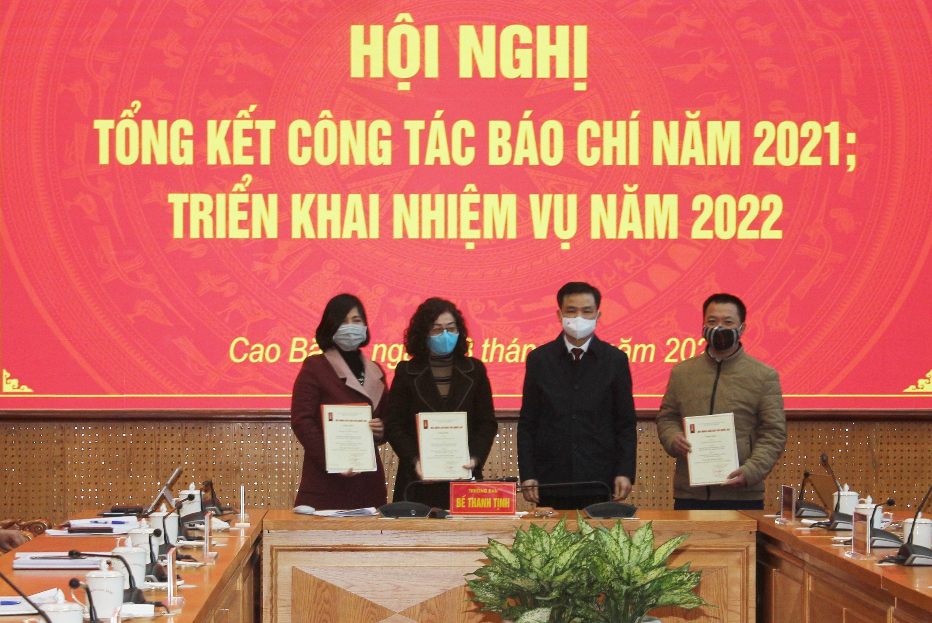 cao bang phat huy vai tro bao chi trong cong tac phong chong tieu cuc tham nhung lang phi hinh 1