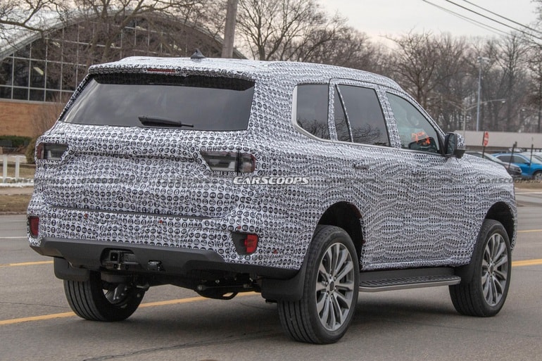 he lo hinh anh ford everest 2022 dang chay thu nghiem tren duong hinh 2