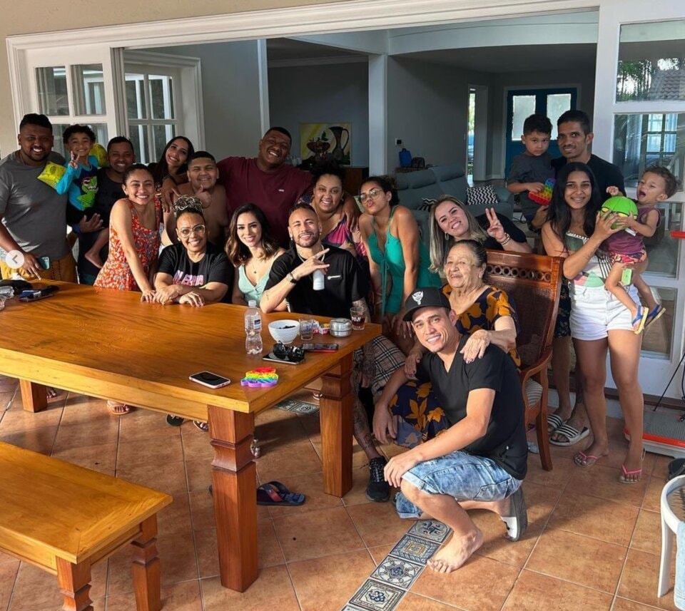 neymar cong khai nguoi tinh boc lua trung ten voi ban gai cu hinh 2