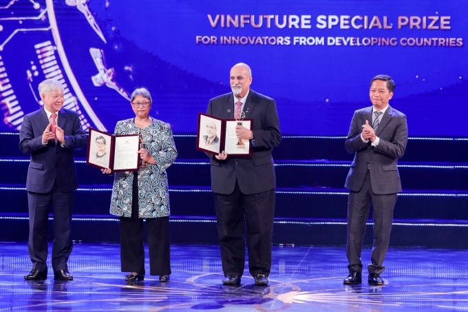 vinfuture cong bo chu nhan cac giai thuong phung su nhan loai 2021 hinh 6