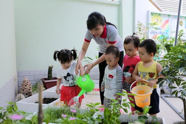 don tre mam non di hoc lai sau tet truong mam non lo phu huynh quay lung ngai giao vien bo nghe hinh 2