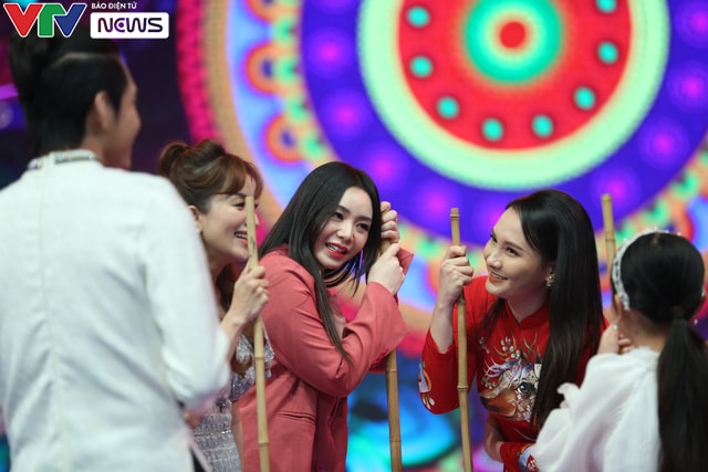 giao su xoay thay the lai van sam lam mc cua 12 con giap 2022 hinh 4