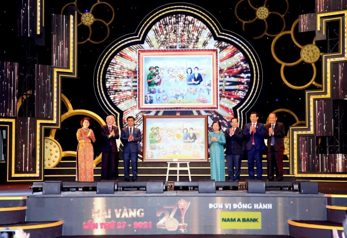 nam a bank tiep tuc trao tang 1 ty dong cho chuong trinh mai vang nhan ai hinh 1