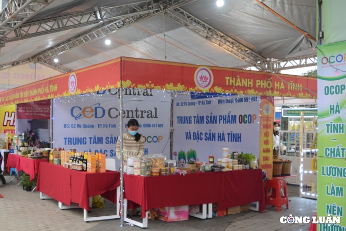 phong phu cac mat hang tai hoi cho san pham ocop va dac san ha tinh hinh 11